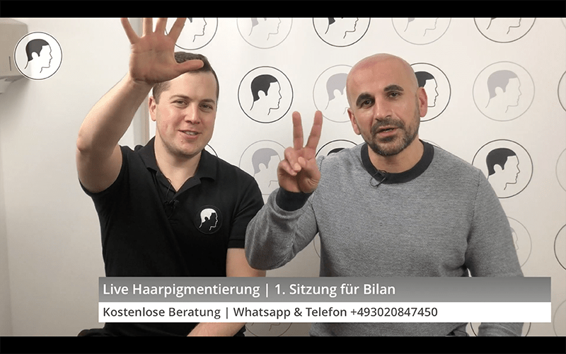 Lächelnder Bilan und George nach der Haarpigmentierung.